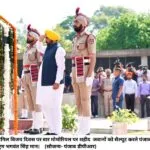 कारगिल विजय दिवस पर वार मोमोरियल पर शहीद जवानों को सैल्‍यूट करते पंजाब के सीएम भगवंत सिंह मान। (सौजन्‍य- पंजाब डीपीआर)