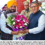 पंंजाब के सीएम भगवंत सिंह मान ने बुधवार को राज्‍यपाल गुलाबचंद कटारिया से मुलाकात की। उन्‍होंंने राज्‍यपाल से जगतार सिंंह हवारा की पैैरोल पर रिहाई की मांग की। (सौजन्‍य पंजाब डीपीआरओ)
