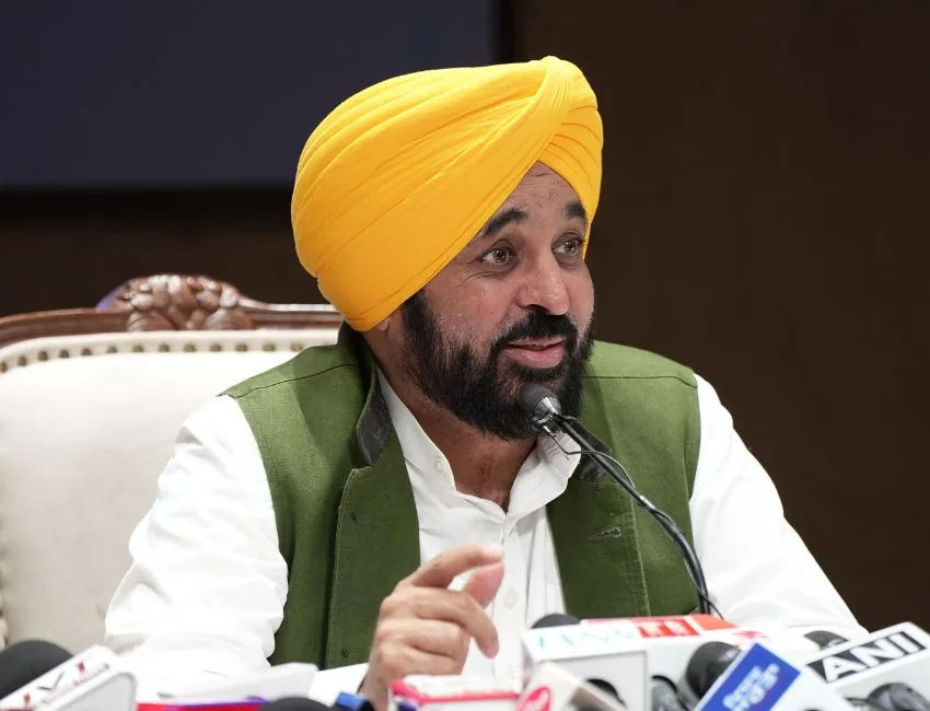 पंजाब के मुख्‍यमंत्री भगवंत मान ने राज्‍य में खेल महाकुंभ 'खेडां वतन पंजाब दियां' के कार्यक्रम की घोषणा की। (फोटो सौजन्‍य पंजाब डीपीआरओ)पंजाब के मुख्‍यमंत्री भगवंत मान ने राज्‍य में खेल महाकुंभ 'खेडां वतन पंजाब दियां' के कार्यक्रम की घोषणा की। (फोटो सौजन्‍य पंजाब डीपीआरओ)