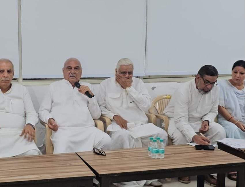 हरियाणा के पूर्व सीएम भूपेंद्र सिंह हुड्डा ने कांग्रेस विधायक दल की बैठक को संबोधित किया। (फोटो सौजन्य हरियाणा कांग्रेस)