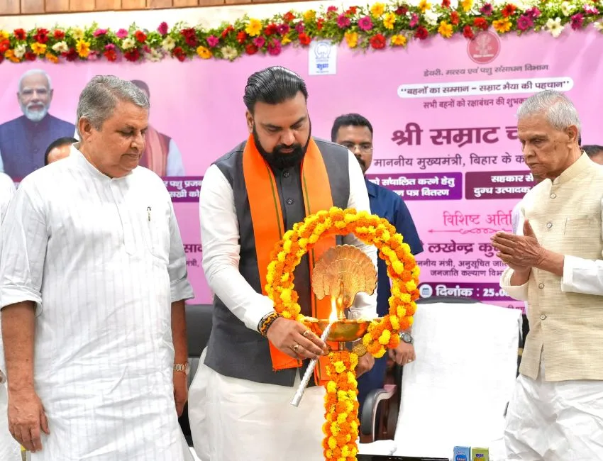 बिहार के मुख्यमंत्री सम्राट चौधरी ने महिलाओं और लड़कियों के लिए कई घोषणाएं की हैं। (फोटो सौजन्य CMO Bihar का एक्स पेज)