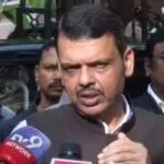 महाराष्‍ट्र के मुख्‍यमंत्री देवेंद्र फडणवीस ने मुंबई के गैर मराठी भाषी ऑटो और टैक्‍सी चालकों को मराठी सीखने के लिए एक साल का समय दिया है। (फोटो सौजन्‍य देवेंद्र फडणवीस एक्‍स पेज)