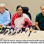 हरियाणा भाजपा की अध्‍यक्ष डॉ. अर्चना गुप्‍ता पानीपत में पत्रकारों से बातचीत करती हुईं। साथ में है शमशेर सिंह खरक और सीएम के मीडिया कोऑडिनेटर अशोक छाबड़ा। (सटीक समाचार)