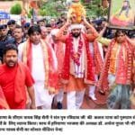हरियाणा के सीएम नायब सिंह सैनी ने संत गुरु रविदास जी की कलश यात्रा को गुरुग्राम से अन्‍य जिलों के लिए रवाना किया। साथ में हरियाणा भाजपा की अध्‍यक्ष डॉ. अर्चना गुप्‍ता भी थीं। (फोटो सौजन्‍य नायब सैनी का सोशल मीडिया पेज)