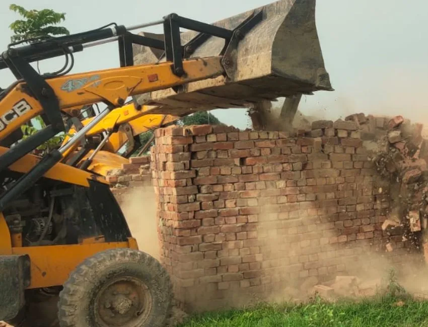 पानीपत में अवैध कालोनियों में कार्रवाई की गई। (फोटो सौजन्‍य डीआइपीआरओ)