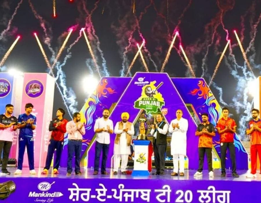 मोहाली के पीसीए स्टेडियम मेंं पंजाब के सीएम भगवंत सिंह मान ने पहले शेर-ए-पंजाब टी20 क्रिकेट लीग का रंगारंग शुभारंभ किया। (फोटो सौजन्य डीपीआरओ)