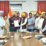 पंजाब के सीएम भगवंत मान ने आदर्श स्‍कूलों के शिक्षकों के वेतन में वृद्धि को मंजूरी दे दी है। (फोटो सौजन्‍य पंजाब डीपीआरओ)