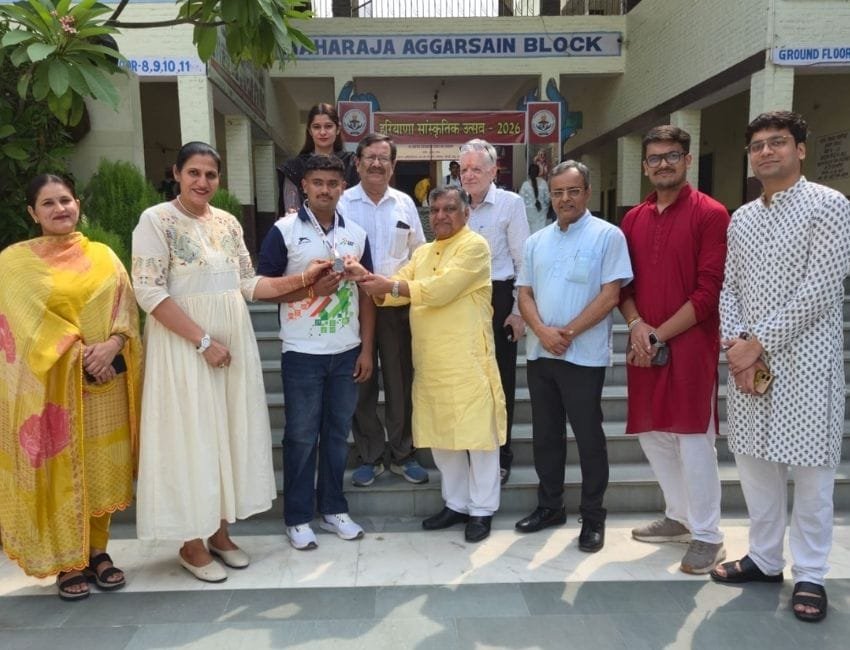 एसडी कॉलेज के छात्र वासु को ओपन स्अेट चैंपयिनशिप में रजत पदक जीतने पर कॉलेज में सम्मानित किया गया। (फोटो सौजन्य एसडी कॉलेज।)