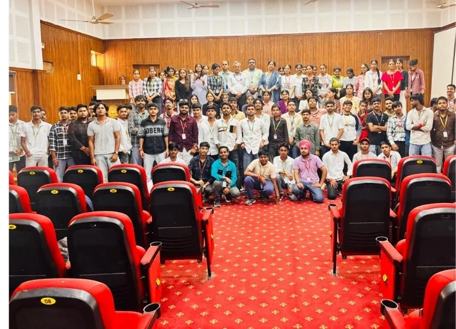 पानीपत के एसडी पीजी कॉलेज में सड़क सुरक्षा पर प्रतियोगिता का आयोजन किया गया। (फाेटाे सौजन्य कॉलेज)