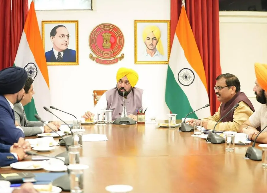 पंजाब के सीएम भगंवत सिंह मान ने सीआइआइ टीम के साथ्‍र बैठक की। (फोटो - सोजन्‍य पंजाब डीपीआरओ)
