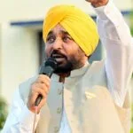 पंजाब के मुख्‍यमंत्री भगवंत मान श्री आनंदरपुर साहिब कि जिंदबड़ी में लोक मिलनी कार्यक्रम में सभा को संबोधित करते हुए। (फोटो सौजन्‍य डीपीआरओ)