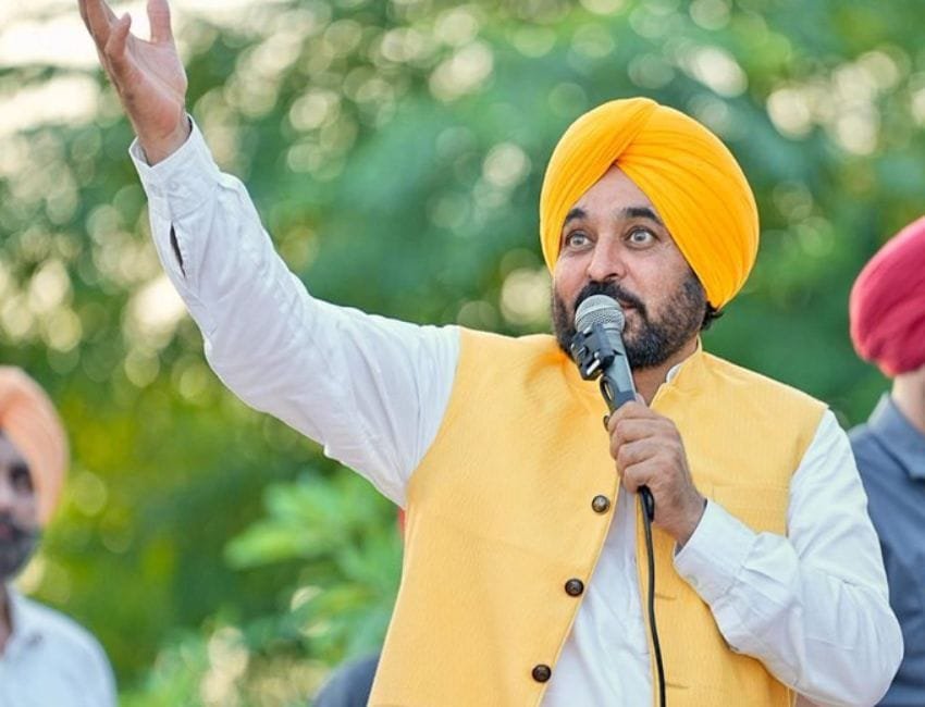 पंजाब के मुख्यमंत्री भगवत मान संगरूर के बालियों में लोक मिलनी कार्यक्रम को संबोधित करते हुए। (फोटो सौजन्य भगवंत मान एक्स पेज)