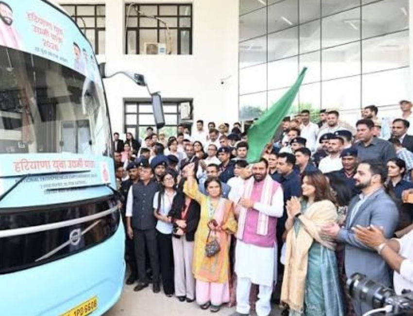 GEN HB हरियाणा युवा उद्यमी यात्रा अब पानीपत पहुंचेगी। इसको 21 अगस्‍त को गुरुग्राम से हरियाणा के सीएम नायब सिंह सैनी ने हरी झंडी दिखाकर रवाना किया था। (फाइल फोटो साेशल मीडिया)