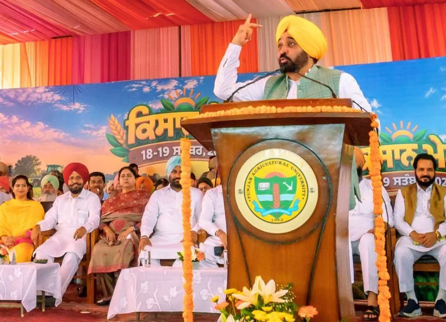 पंजाब के मुख्‍यमंत्री ने लुधियाना के पंजाब कृषि विश्‍वविद्यालय में आयोजित किसान मेले को संबोधित किया। (फोटो सौजन्‍य डीपीआरओ)