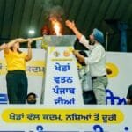 उद्घाटन समारोह में संगरूर से रवाना होकर विभिन्‍न स्‍थानों से होती हुई पहुंची खेल मशाल से 'खेडां वतन पंजाब दियां' की खेेल ज्‍योति प्रज्‍ज्‍वलित की गई। (फोटो सोर्स - डीपीआरओ)