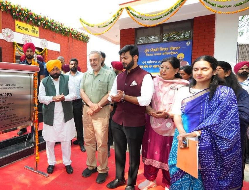 Punjab Aam Adami Clinic: पंजाब के सीएम भगंवत मान ने राज्य में 154 नए आम आदमी क्लीनिकों का शुभारंभ किया। (फोटो सौजन्य डीपीआरओ)