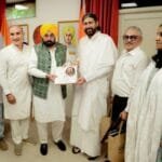 Drug Free Punjab: पंजाब के तीन जिलों में आर्ट ऑफ लिविंग के सहयोग से नशा पीड़ि‍तों के पूनर्वास के लिए पायलट प्रोजेक्‍ट शुरू होगा। आर्ट ऑफ लिविंग फाउंडेशन के प्रतिनिधियों के साथ सीएम भगवंत मान। (डीपीआरओ)