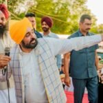 Punjab Lok Milani: पंजाब के मुख्‍यमंत्री भगवंत मान ने लुधियाना के जगराओं के गांव कमालपुरा में 'लोक मिलनी' कार्यक्रम को संबोधित किया। (फोटो सौजन्‍य डीपीआरओ)