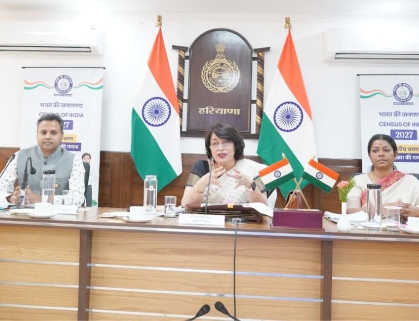 Census 2027 In Haryana: हरियाणा में जनगणना 2027 को लेकर प्रधान जनगणना अधिकारियों के एक दिवसीय सम्मेलन हुआ। इसकी अध्यक्षता जनगणना 2027 के लिए राज्य नोडल अधिकारी डॉ. सुमिता मिश्रा ने की। (फोटो सौजन्य पीआइबी हरियाणा)