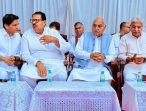 Congress Ramlila Maidan Rally: हरियाणा कांग्रेस के नेताओं ने 1 नवंबर को दिल्‍ली के रामलीला मैदान में होनेवाली रैली को लेकर बैठक की। बैठक में मौजूद (बाएं से दाएं) सांसद दीपेंद्र सिंह हुड्डा, हरियाणा कांग्रेस प्रभारी संजय दत्‍त, पूर्व सीएम भूपेंद्र सिंह हुड्डा, हरियाणा कांग्रेस अध्‍यक्ष राव नरेंद्र व अन्‍य नेता। (फोटो सौजन्‍य हरियाणा कांग्रेस)