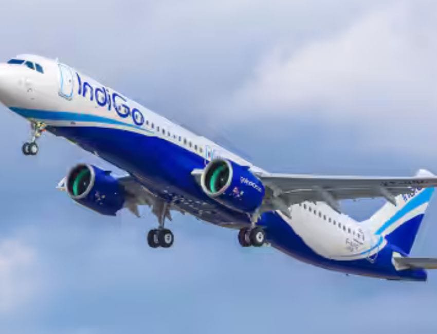Indigo Fair: इंडिगो ने अपने फ्लाइट्स के किराये मे फ्यूल चार्ज बढ़ा दिया है। (फाइल फोटो सोशल मीडिया)