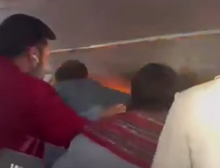 Indigo Flight Fire : दिल्‍ली से चेन्‍नई जा रही इंडिगो एयरलाइन की एक फ्लाइट में यात्री के बैग में रखा पावर बैंक फट गया और इससे आग लग गई। (फोटो सौजन्‍य सोशल मीडिया)