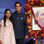 JIO IPO: जियो आइपीओ की लिस्टिंग में विशेषज्ञाें ने 15 से 20 प्रतिशत की बढ़त की उम्‍मीद जताई है। मुंबई में गुरुवार को प्रेस कान्‍फ्रेंस के दौरान जियो का रोडमैप भी पेश किया गया था।इस दौरान आकाश अंबानी और ईशा अंबानी। ( फोटो सौजन्‍य जियो)