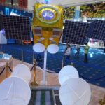 JIO Satellite Vision: जियो की नजरें अब अंतरिक्ष पर है। उसने दिल्‍ली में चल रहे इंडिया मोबाइल कांग्रेस में अपना सैटेलाइट विजप पेश किया।