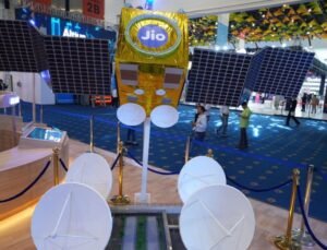 JIO Satellite Vision: जियो की नजरें अब अंतरिक्ष पर है। उसने दिल्‍ली में चल रहे इंडिया मोबाइल कांग्रेस में अपना सैटेलाइट विजप पेश किया।
