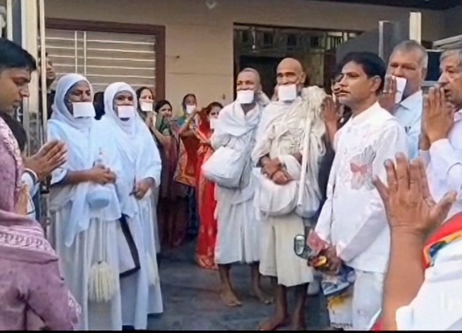 पानीपत गांधी मंडी स्थित जैन स्थानक में चातुर्मास कर रहे महा अभिग्रहधारी डॉ. राजेश मुनि जी मंगलवार को श्री संभावनाथ जैन मंदिर पधारे। इस अवसर पर उनका भव्य स्वागत किया गया। (फोटो सौजन्य गांधी मंडी जैन सभा)