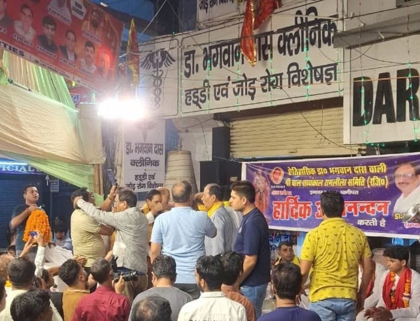 Panipat Ramlila: पानीपत में श्री बाल सायंकालीन रामलीला समिति के ध्‍वजारोहण के साथ रामलीला महोत्‍सव का शुभारंभ हुआ। (सौजन्‍य बाल रामलीला समिति)