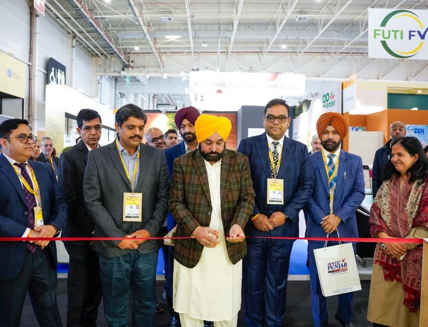 Paris Exhibition: पंजाब के मुख्‍यमंत्री भगवंत सिंह मान ने पेरिस में अंतरराष्‍ट्रीय खाद्य प्रदर्शनी में मार्कफेड के स्‍टॉल का उद्घाटन किया। (फोटो सौजन्‍य पंजाब डीपीआरओ)