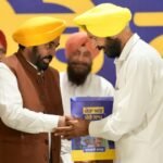 Punjab Lal Dora Land: पंजाब के सीएम भगवंत मान ने धूरी में आयोजित कार्यक्रम में लाल डोरा के अंदर के जमीन पर बने मकानों का मालिकाना हक सर्टिफिकेट लोगों को दिया। (फोटो सौजन्‍य डीपीआर)
