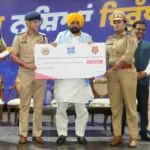 Punjab Police: पंजाब सीएम भगवंत मान ने फिल्‍लौर में आयोजित समाराेह में उत्‍कृष्‍ट कार्य करने वाले पुलिसकर्मियों को सम्‍मानित किया। (फोटो सौजन्‍य डीपीआरओ)