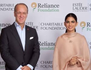 Reliance Foundation : द एस्‍टी लॉडर कंपनीज के प्रेसिडेंट व सीईओ स्‍टेफान ला फेवरे के साथ रिलायंस फाउंडेशन की निदेशक ईशा अंबानी। दोनों ने साझेदारी की घोषणा की। (फोटो सौजन्‍य रिलायंस)