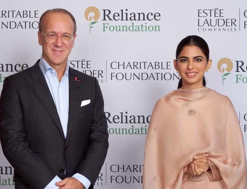 Reliance Foundation : द एस्टी लॉडर कंपनीज के प्रेसिडेंट व सीईओ स्टेफान ला फेवरे के साथ रिलायंस फाउंडेशन की निदेशक ईशा अंबानी। दोनों ने साझेदारी की घोषणा की। (फोटो सौजन्य रिलायंस)
