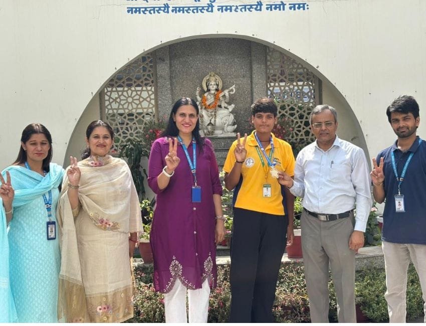 SD PG College Panipat: एसडी पीजी कॉलेज की छात्रा पायल ने कुरुक्षेत्र विश्वविद्यालय में आयोजित खेल प्रतियोगिता में स्‍वर्ण पदक और स्‍टेट चैंपियन अवार्ड जीता। (फोटो सौजन्‍य एसडी पीजी कॉलेज)