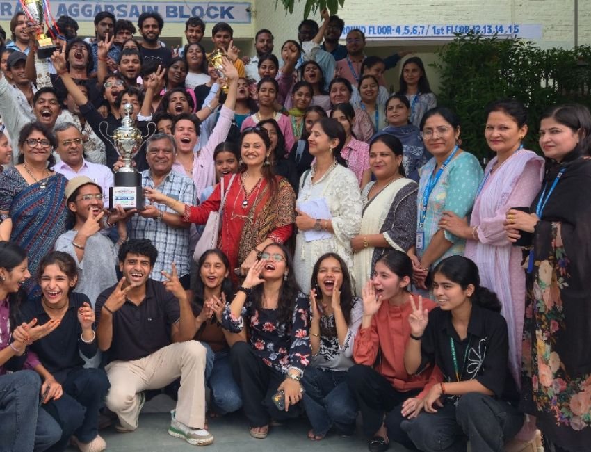 Zonal Youth Festival: पानीपत के एसडी पीजी कॉलेज ने जोनल युवा महोत्सव में रनर अप की ट्राफी जीती। (फोटो सौजन्य एसडी पीज कॉलेज )