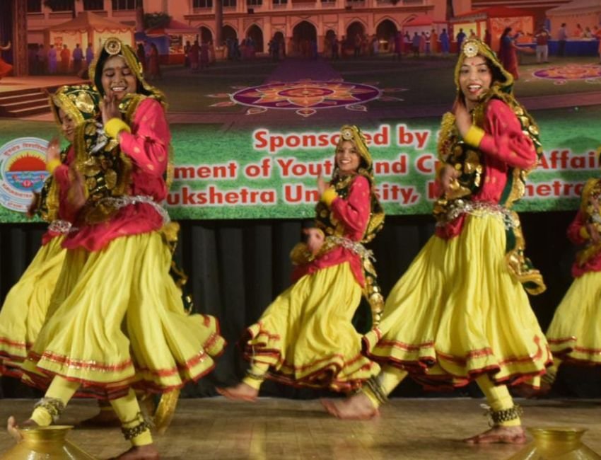 Youth Festival: पानीपत के आर्य पीजी कॉलेज में युवा महाेत्सव का आयोजन किया गया। इसमें प्रतिभागियाें ने अपनी प्रस्तुतियों से सबका मन मोह लिया। (फोटो सौजन्य आर्य कॉलेज)